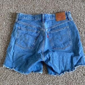 Levi’s Medium Wash Shorts size 31W